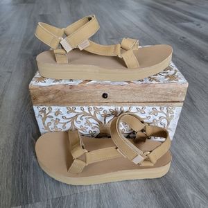 Teva Midform Universal Leather Sandal